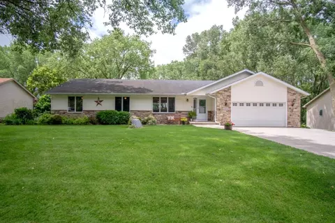 2883 Golden Cir, Stoughton, WI 53589