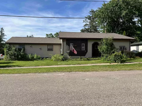 214 Pine St, Tigerton, WI 54486