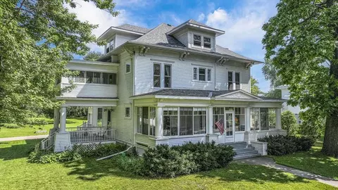 1352 Elm St, Almond, WI 54909