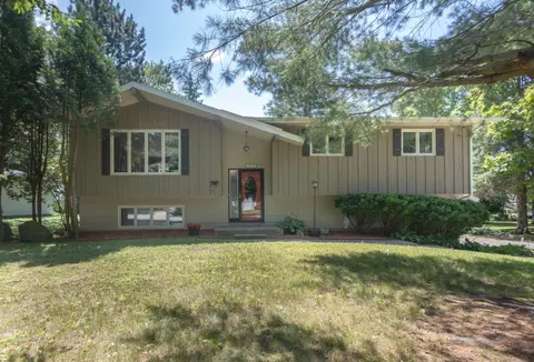 3315 Honeysuckle Ln, Wausau, WI 54401