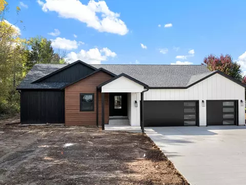 410 S Cypress Ave, Marshfield, WI 54449