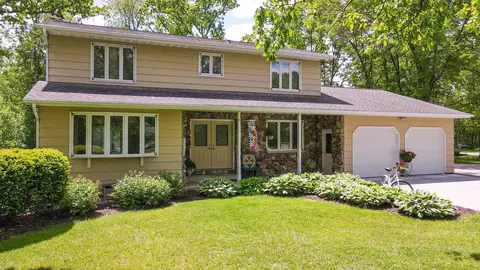 2423 Hillcrest Ct, Stevens Point, WI 54482