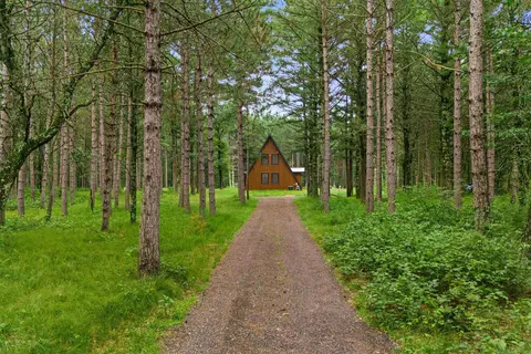 884 8th Dr, Hancock, WI 54943