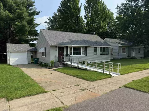904 W 6th St, Nekoosa, WI 54457
