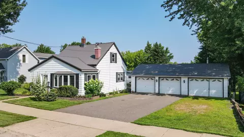 402 E Division St, Greenwood, WI 54437