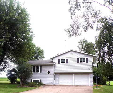 507 E 1st St, Loyal, WI 54446