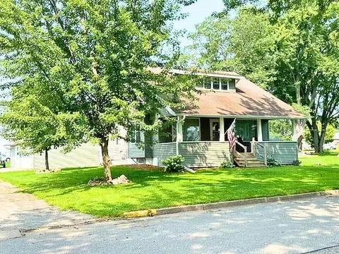 215 S Lincoln St, Stetsonville, WI 54480