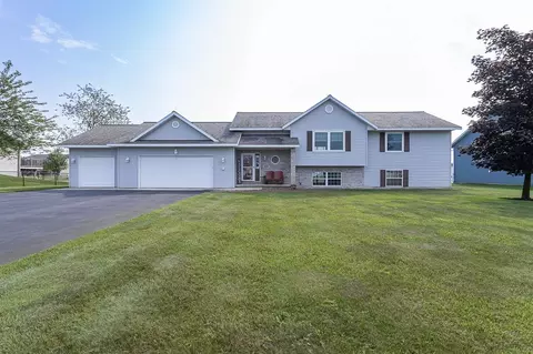 2332 Newcastle Dr, Kronenwetter, WI 54455