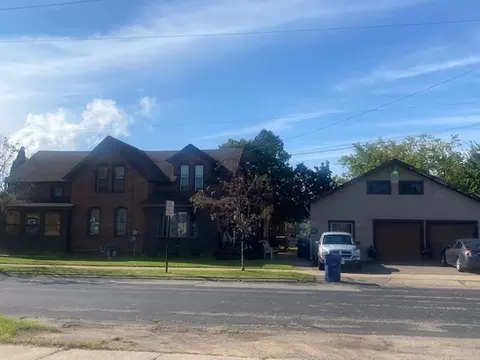 802 S 3rd Ave, Wausau, WI 54401