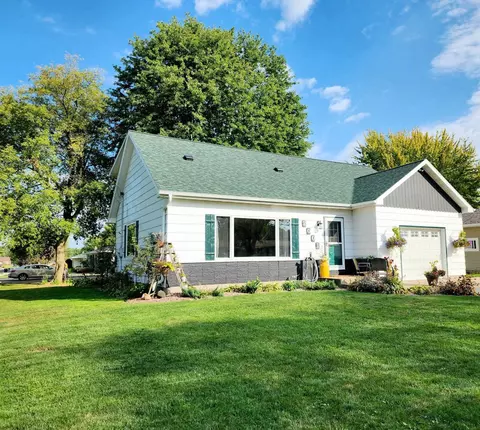 2001 S Cedar Ave, Marshfield, WI 54449 photo 3