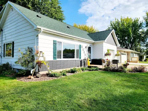 2001 S Cedar Ave, Marshfield, WI 54449 photo 2