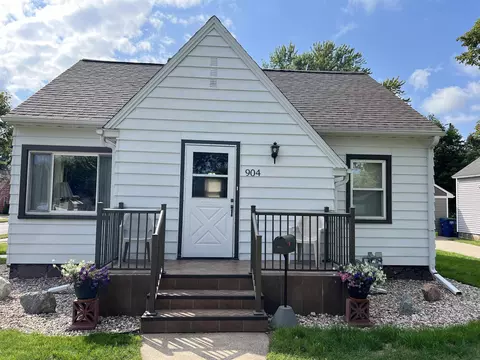 904 N 5th Ave, Wausau, WI 54401