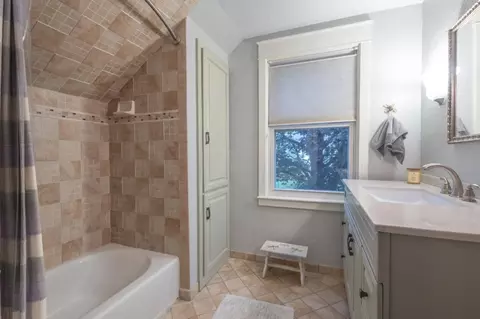 Bath - 23 Winona Ct, Appleton, WI 54911 photo 6 of 6