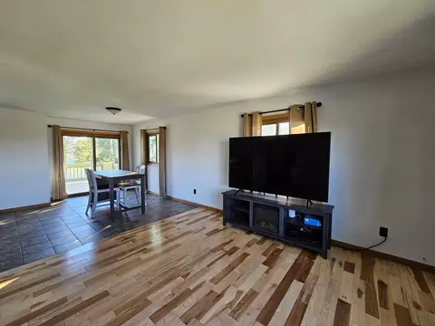 Living - 1508 E Becker Rd, Marshfield, WI 54449 photo 2 of 5