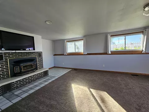 Living - 1508 E Becker Rd, Marshfield, WI 54449 photo 4 of 5