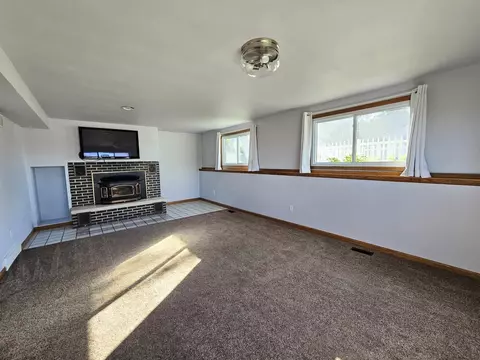 Living - 1508 E Becker Rd, Marshfield, WI 54449 photo 5 of 5