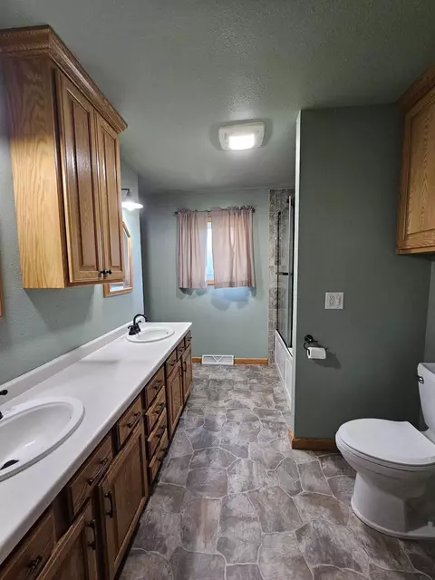 Bath - 1508 E Becker Rd, Marshfield, WI 54449 photo 1 of 2