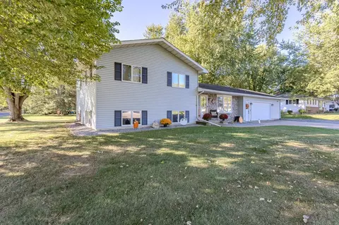 301 W Larch St, Abbotsford, WI 54405