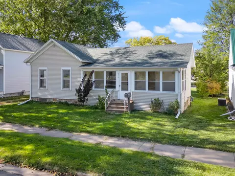 910 S Maple Ave, Marshfield, WI 54449
