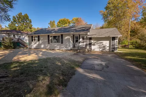 1901 W River Dr, Stevens Point, WI 54481
