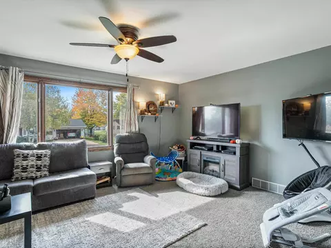 415 E 20th St, Marshfield, WI 54449 photo 4