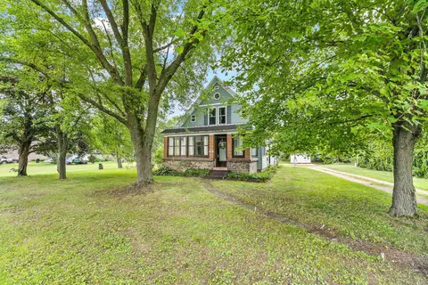 408 School St, Almond, WI 54909