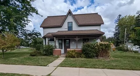 102 E Cedar St, Abbotsford, WI 54405