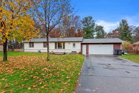 271 Canterbury Dr, Plover, WI 54467