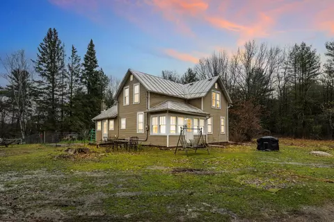 e1798 North Lake Road, Iola, WI 54945
