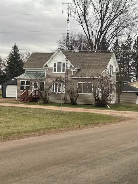 402 S Linden St, Dorchester, WI 54425