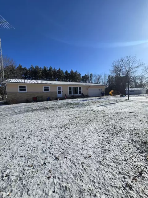 n3652 County Q, Waupaca, WI 54981