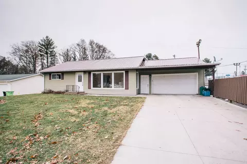 9 Center St, Neillsville, WI 54456