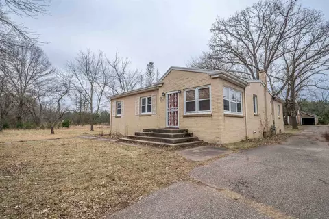 1050 Point Basse Ave, Nekoosa, WI 54457
