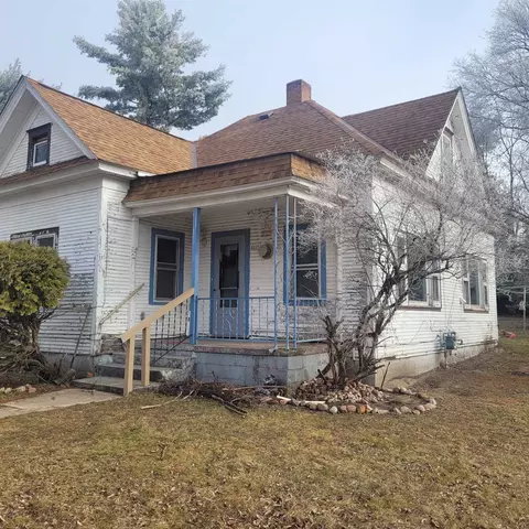 212 N Main St, Hancock, WI 54943