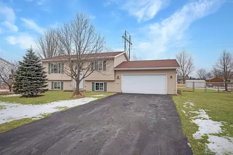 2066 Paintbrush Dr, Kronenwetter, WI 54455