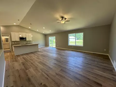 3870 Augusta Ct, Plover, WI 54481 photo 4