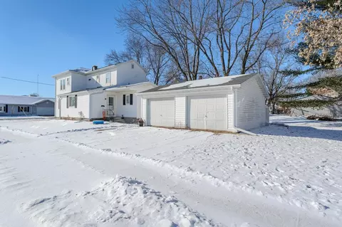513 E 3rd St, Marshfield, WI 54449 photo 2
