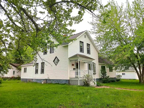 651 Wisconsin River Dr, Port Edwards, WI 54469