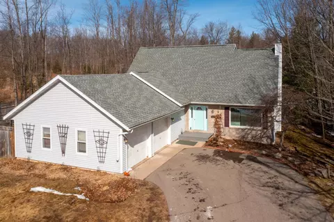 5912 Old Coach Rd, Wausau, WI 54401