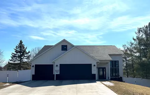 1216 W Ives St, Marshfield, WI 54449