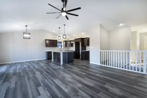635 W Silverleaf Ct, Plover, WI 54467 photo 7