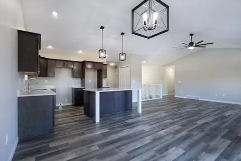 635 W Silverleaf Ct, Plover, WI 54467 photo 8