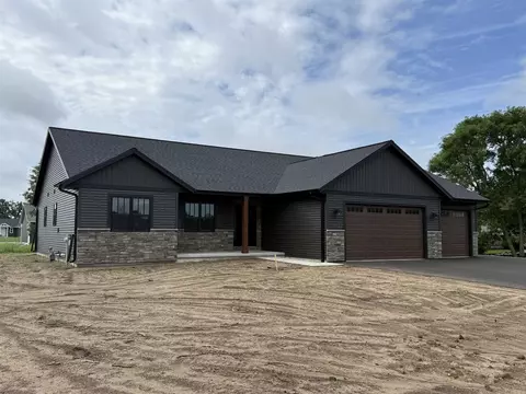 635 W Silverleaf Ct, Plover, WI 54467 photo 2