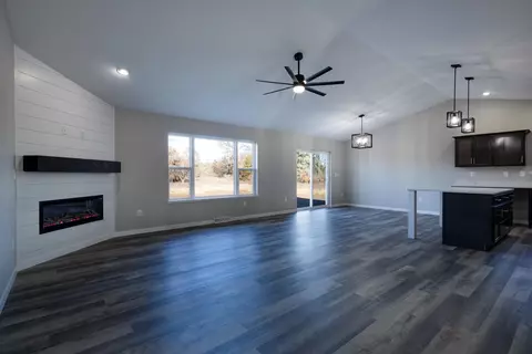635 W Silverleaf Ct, Plover, WI 54467 photo 5