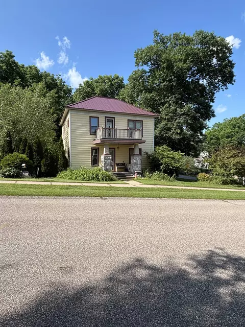 206 W Randolph St, Rosholt, WI 54473