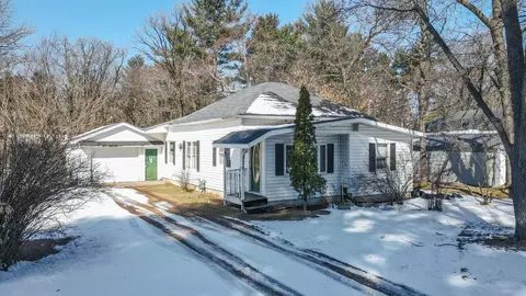 826 High School St, Almond, WI 54909