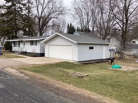901 E Arnold St, Marshfield, WI 54449