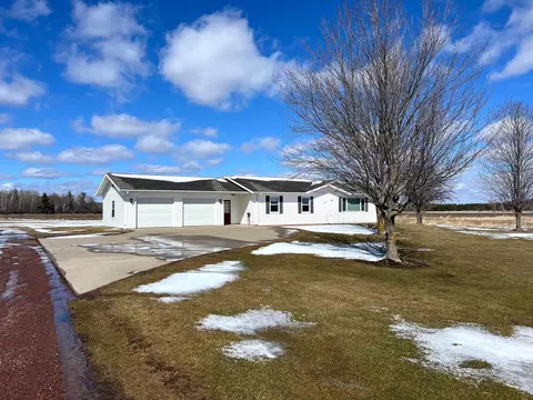 10596 Mac Arthur Dr, Marshfield, WI 54449