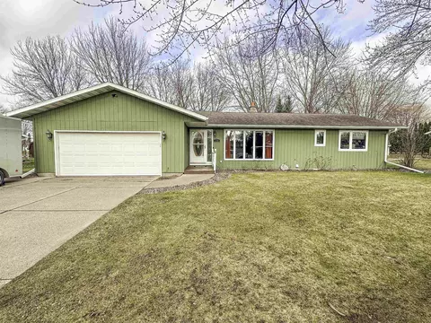 228 N Cherry St, Stetsonville, WI 54480