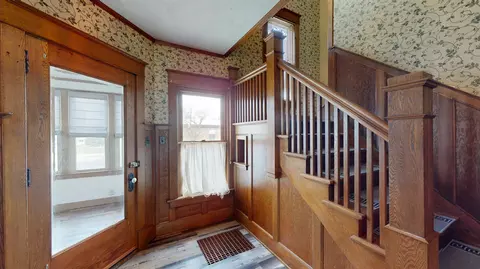 Entry Way - 301 E 2nd St, Marshfield, WI 54449 photo 2 of 7